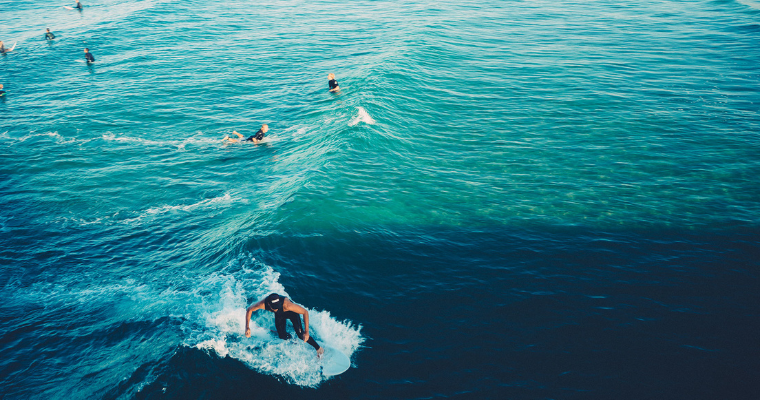 lezione di surf al mare